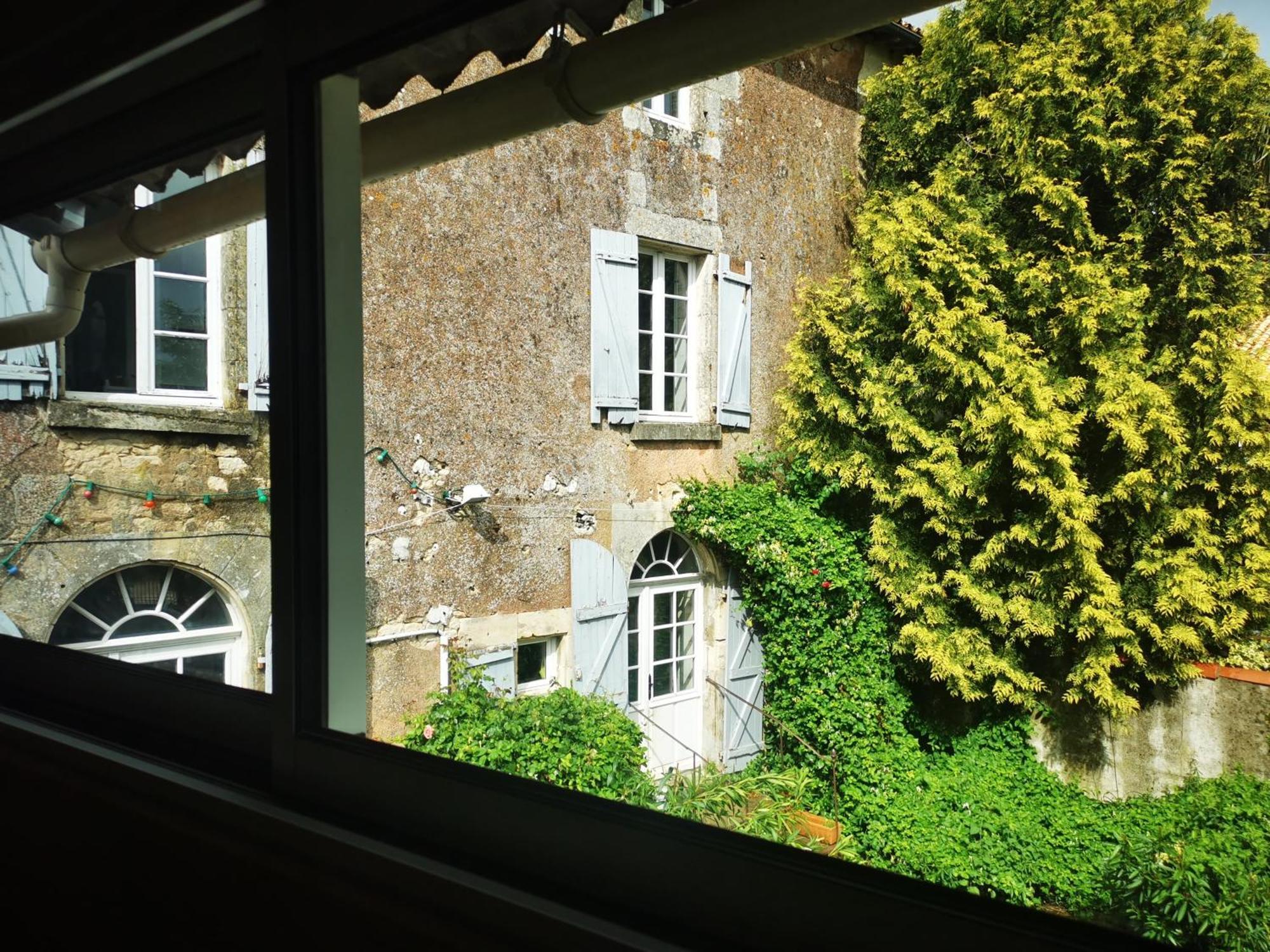 Les Chambres De Cherveux Exterior photo