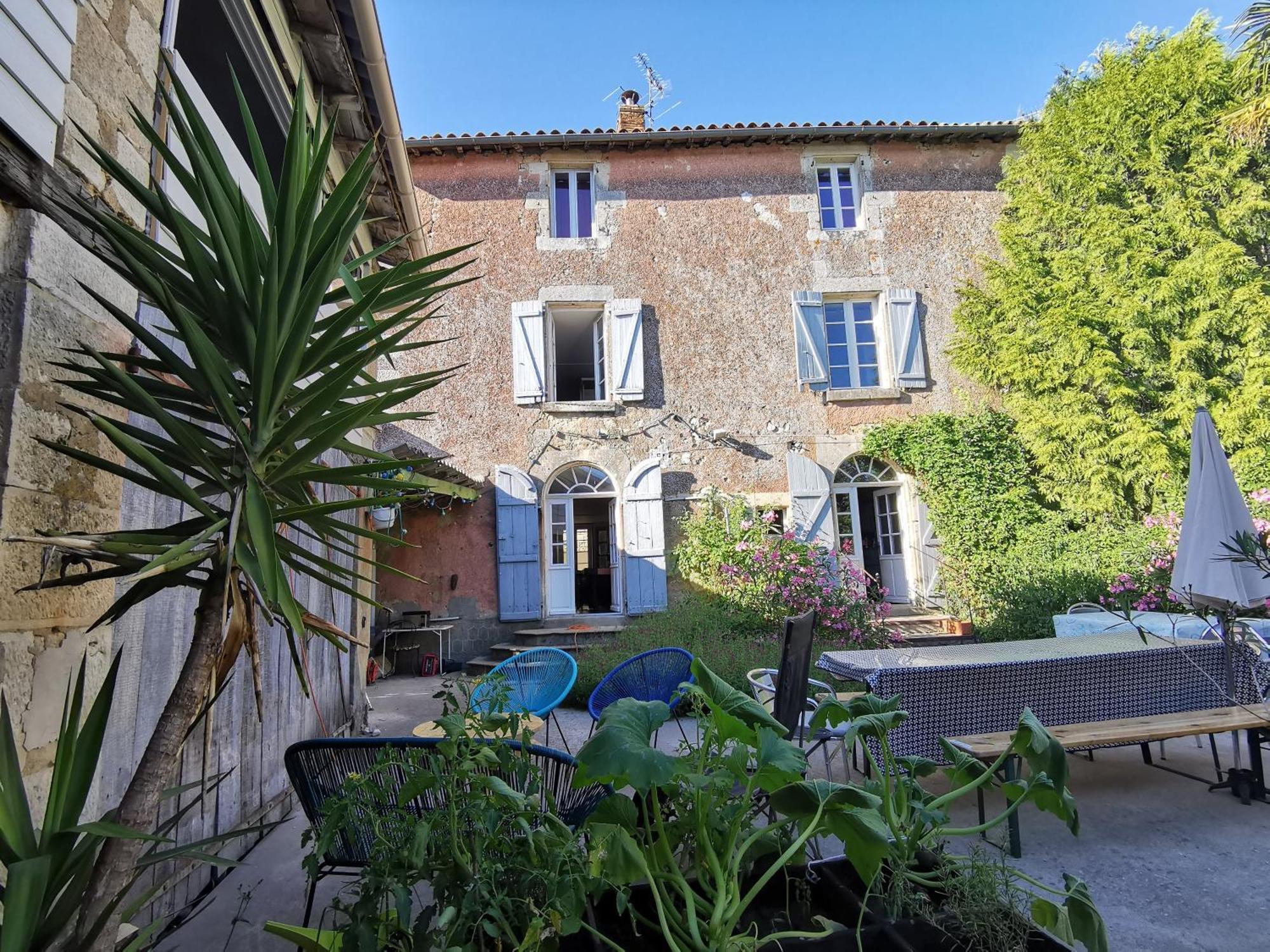 Les Chambres De Cherveux Exterior photo